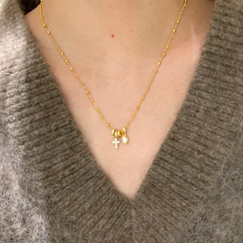 Elegant Cross Clasp Choker Necklace - Light Luxury Women's Pendant