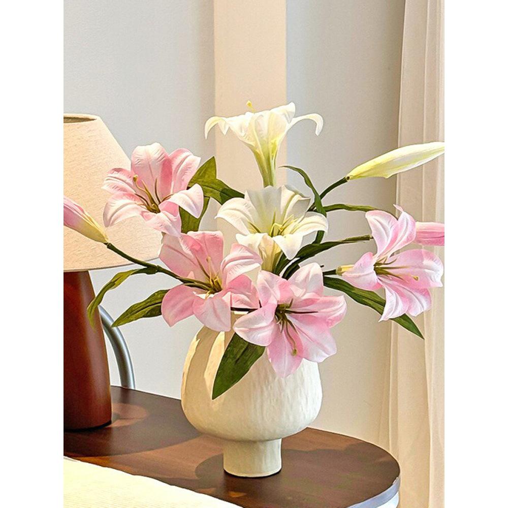 

Lifelike Artificial Lily Flower Bouquet – Perfect for Living Room and Dining Table Decor 1 Stem Glossy White