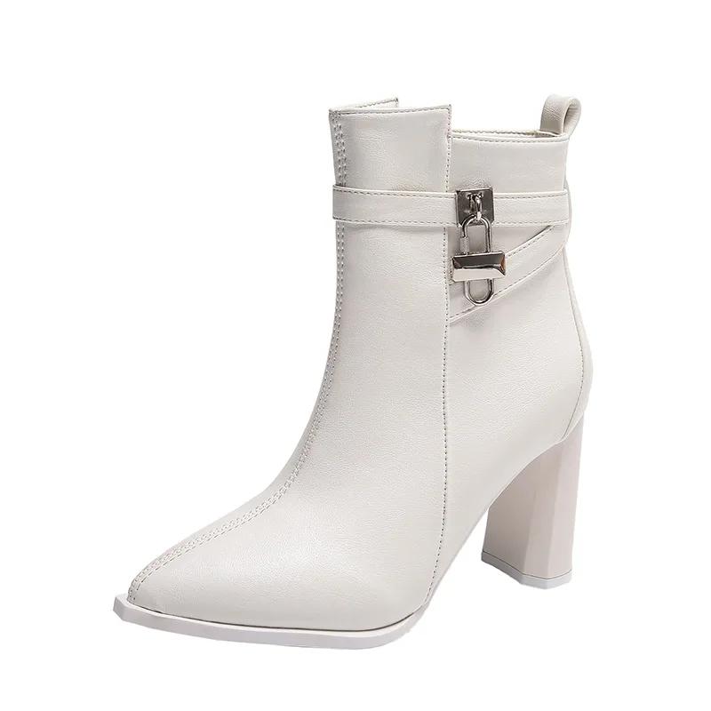 

мода новые женские сапоги ремень пряжка толстый каблук короткие сапоги женские высокие каблуки мода жемчужные подвески сапоги большие роскошные женские туфли 40 белый
