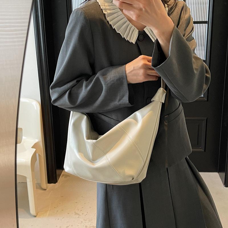 Spring and summer retro small bag women's 2025 new casual versatile messenger bag fashion super fire shoulder bag dumpling bag