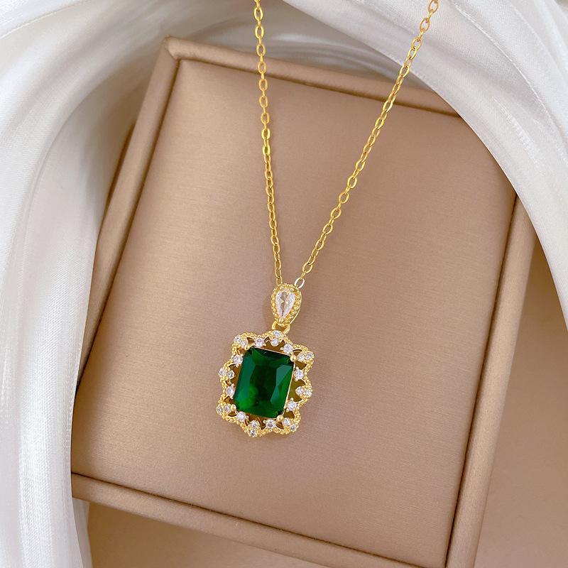 Empty Emerald Full Diamond Light Luxury Temperament Gorgeous Full Diamond Necklace Female Versatile Clavicle Chain Titanium Steel