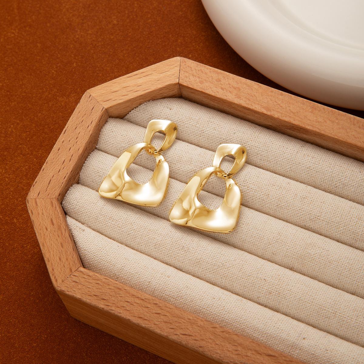 

Минималистичные геометрические металлические серьги, модный полый дизайн, уникальный стиль, элегантные аксессуары золотой