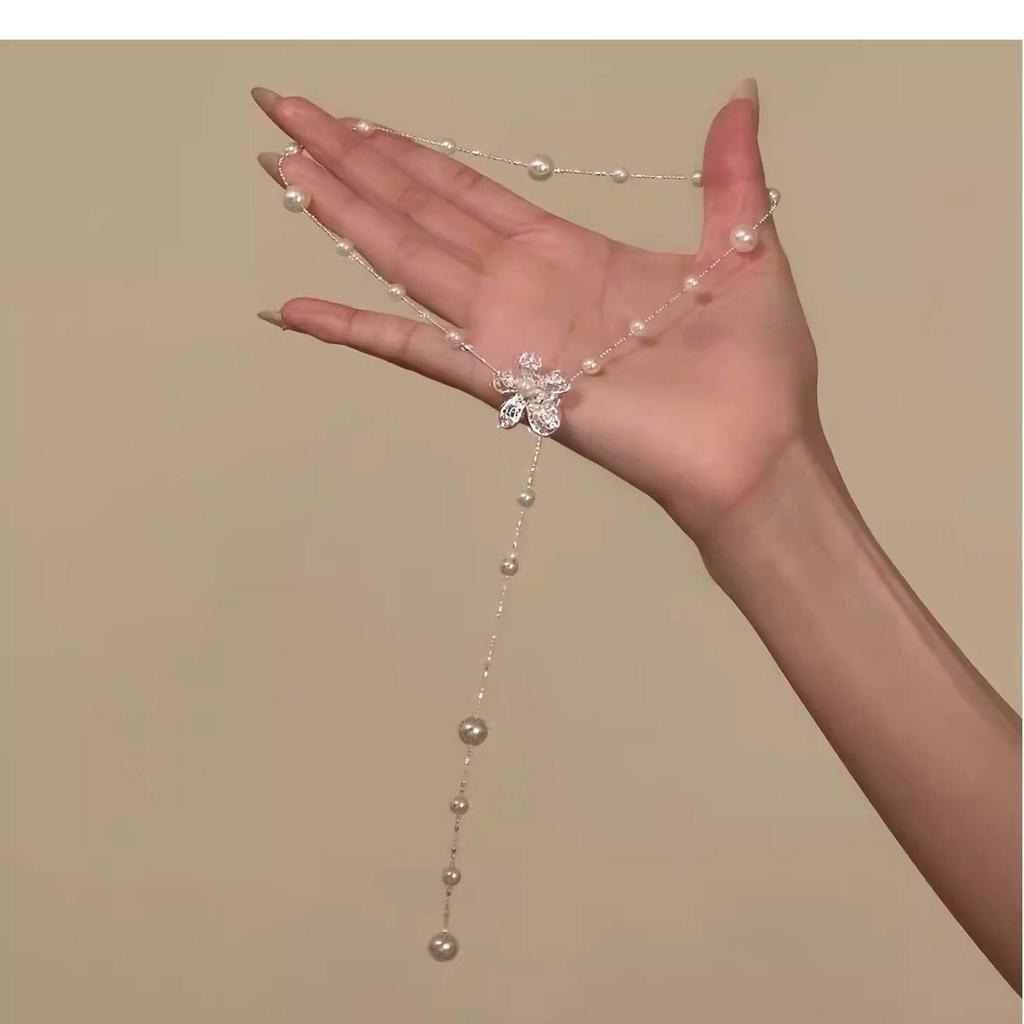 Silver Flower Pearl Clavicle Necklace - Korean Style, Exquisite Design, Versatile, Light Luxury Feeling