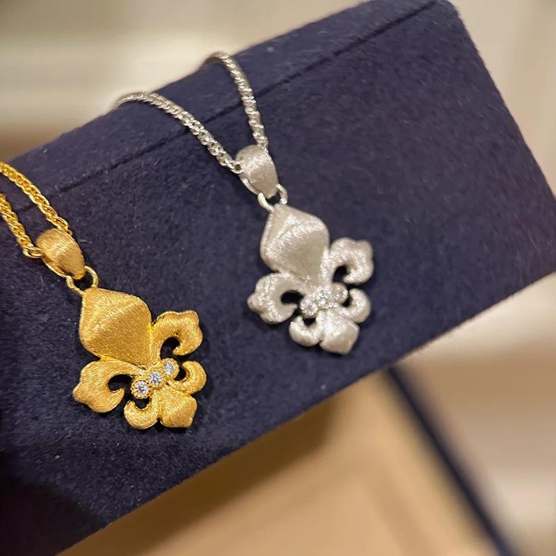 Elegant French Retro Brushed Iris Pendant Necklace for Women