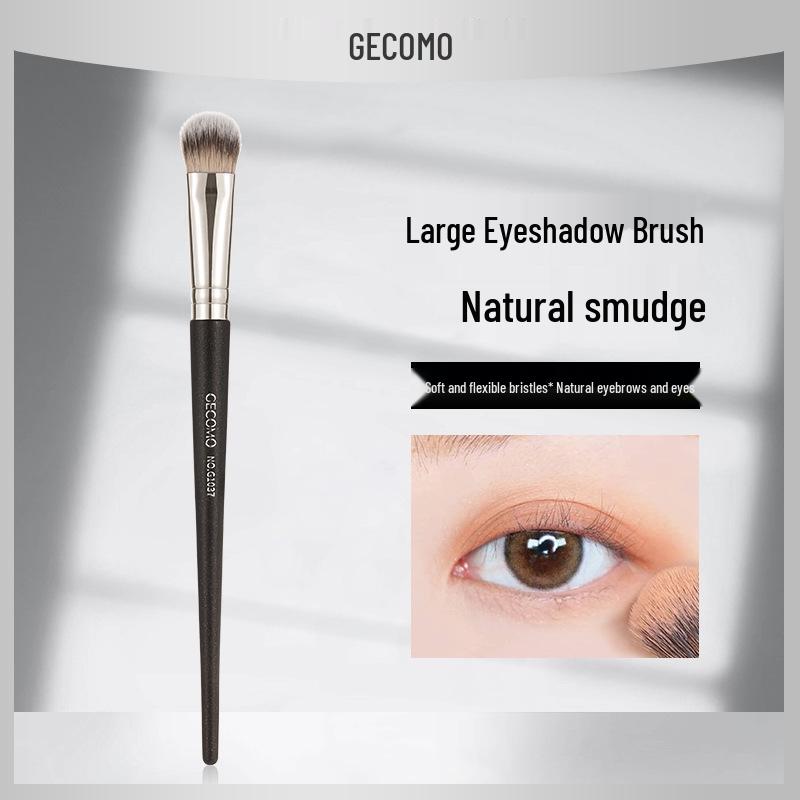 GECOMO Soft Bristle Eyeshadow Brush for Easy Application & Natural Blending - Ideal for Beginners.