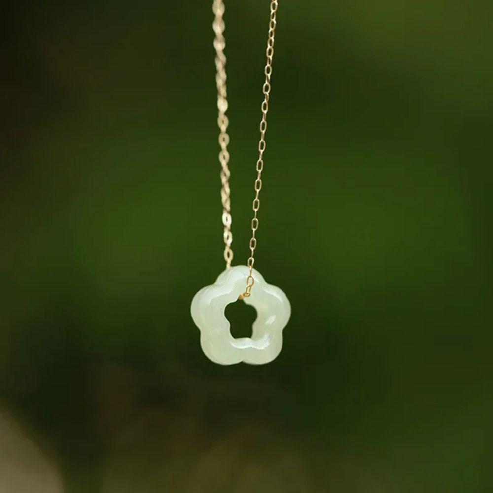 Chinese Style Flower Shaped Pendant Necklace Hollow Carved  Necklace Elegant   Birthday Gift