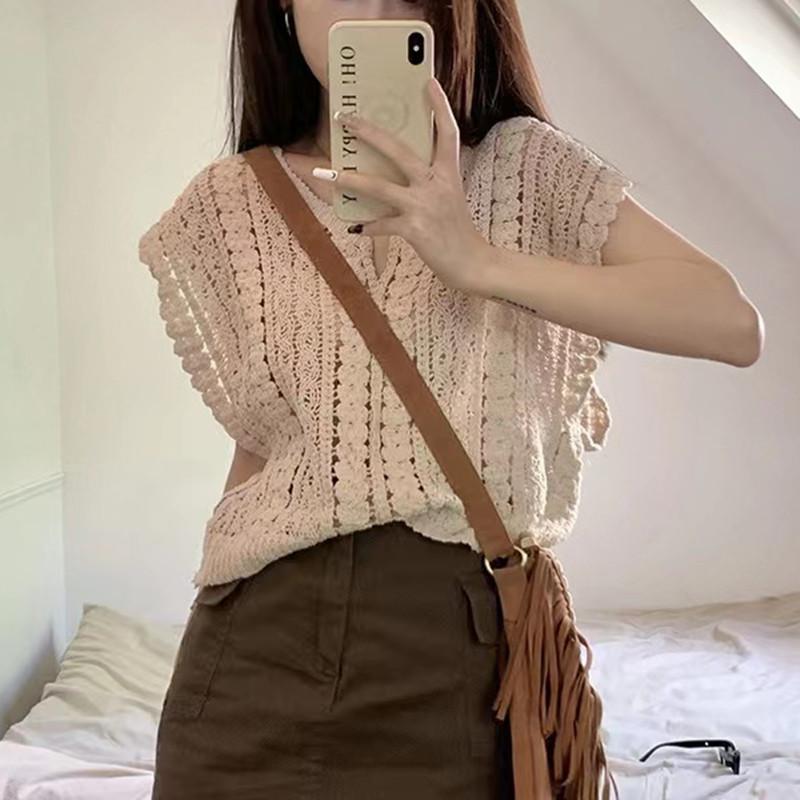 

Fashion Simple V-neck Hollow Crochet Loose Versatile Undershirt Summer Tops Female Casual Summer Essential Comfort and Style Slim Fit Pullovers Tees One Size абрикосовий