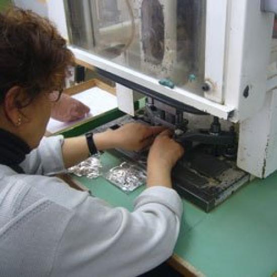 Silberne Medaillon-Halskette mit Kugelkette im Retro-Schnitt [MERZ]