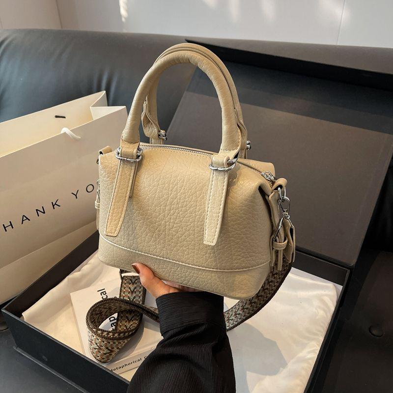 

2023 Trendy Women s Retro Pillow Bag: Versatile Crossbody with Wide Strap for Autumn and Winter Standard