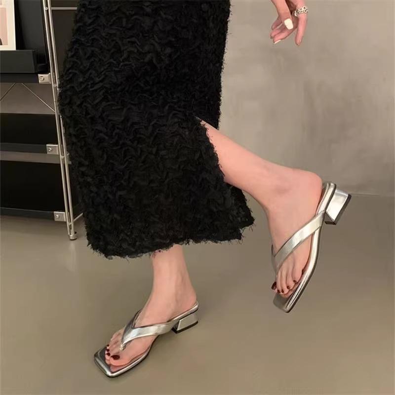Silberne Flip-Flops mit dickem Absatz und mittlerem Absatz, Damen, neue Sommer-Zehen-Casual-Cool-Slipper-Sandalen
