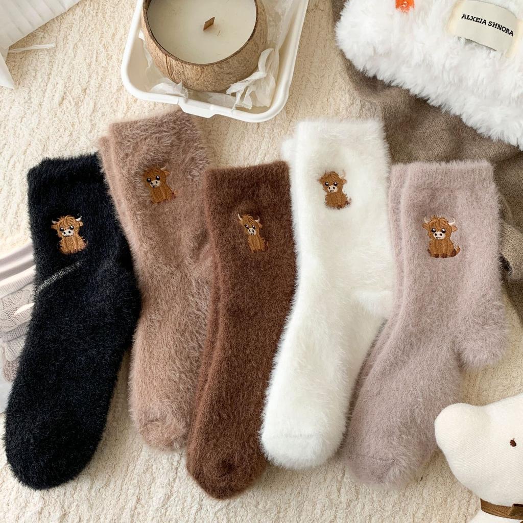 10-1 pairs Autumn and Winter Coffee Colored Cartoon Cow Embroidery Women's Socks with Thick Velvet and Warm Socks for Home Flooring, Mid Tube Socks
