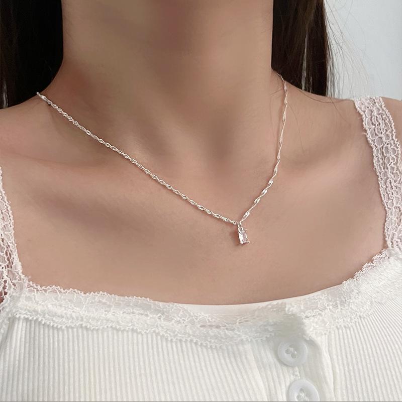 Elegante minimalistische Kreisanhänger-Halskette für Frauen 2025