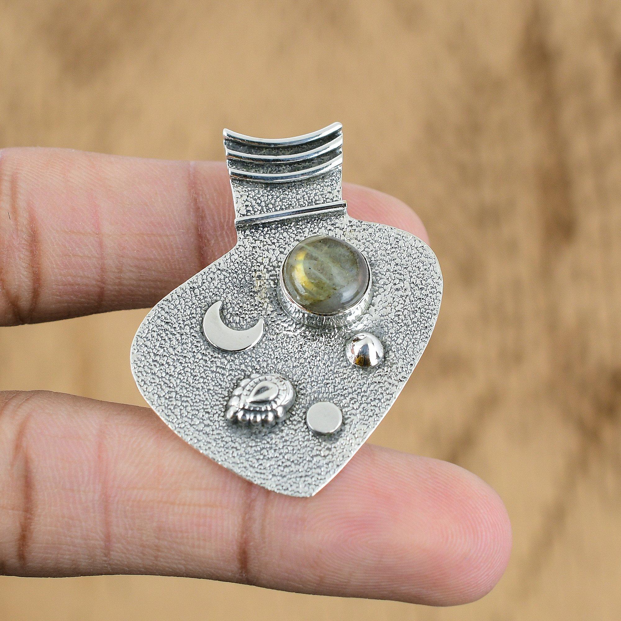 

Natural Labradorite Gemstone Jewelry 925 Sterling Silver Pendant For Girls