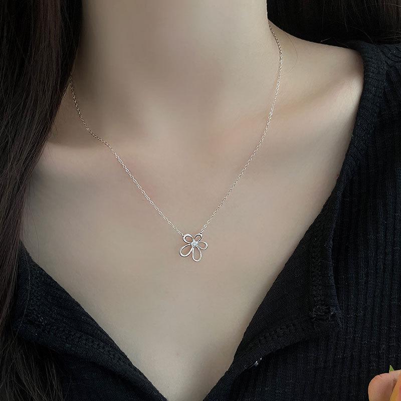 Small Fresh Hollow Flower Necklace, Sweet Summer, Small Crowd Atmosphere, Collar Chain New Style