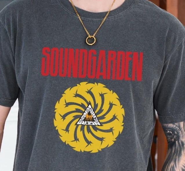 

Soundgarden Badmotorfinger T-Shirt Rock Band on Vintage Black Comfort Colors Tee 2XL