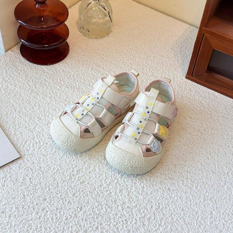 Girls sandals 2025 summer new children's bag head hollow breathable outdoor beach shoes soft sole non-slip baby shoes