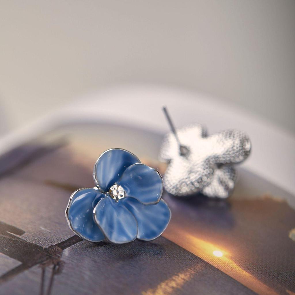 Iris Blue Retro Flower Phalaenopsis Earrings - Elegant Ear Clips for Non-Pierced Ears