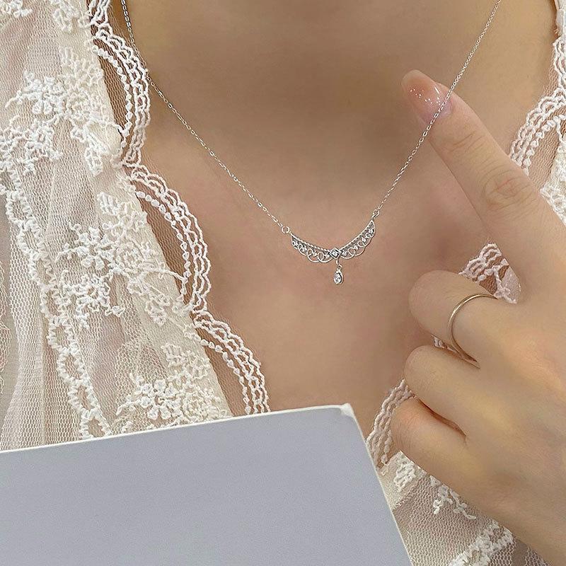Hollow Lace Wings, Water Drop Diamond Necklace, Elegant and Popular Style, Clavicle Chain, Super Immortal Clavicle Chain