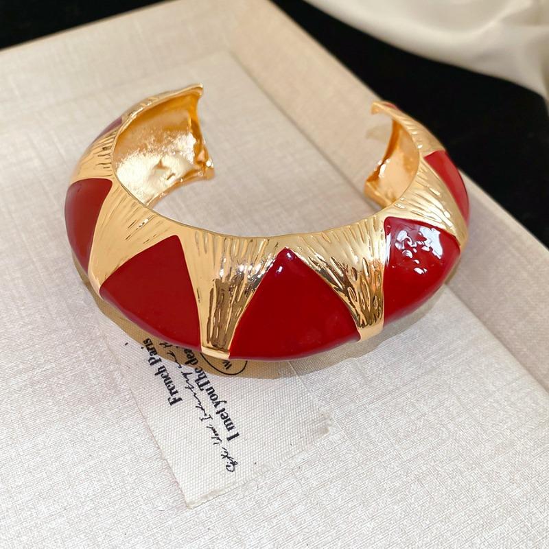 Geometric oval open bangle - stylish, minimalist, and versatile bracelet - unique designer piece
