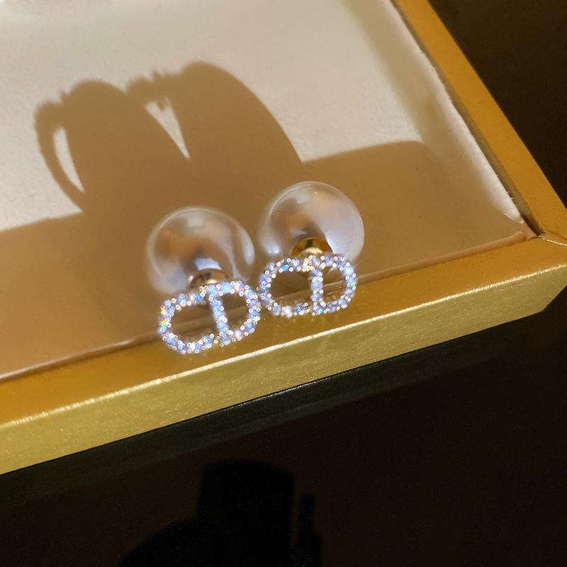 Exquisite Geometric Flower Diamond Stud Earrings - Light Luxury Fashion Style