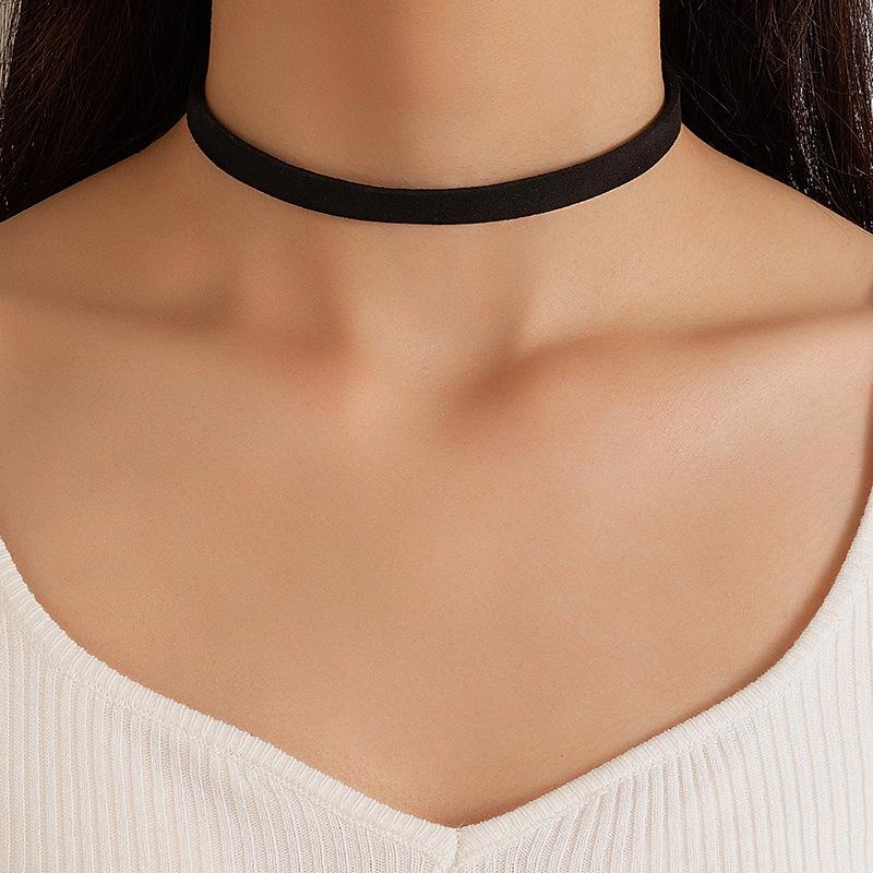 Stylish simple collar, horn totem single-layer collarbone chain, geometric meniscus choker neck chain