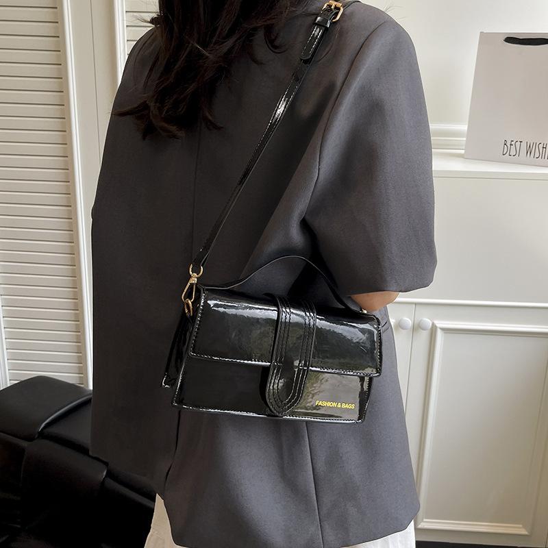 Fashion and Popular Versatile Messenger Women's Bag 2025 New High-end Textured Shoulder Bag Women's Portable Temperament Small Square Bag