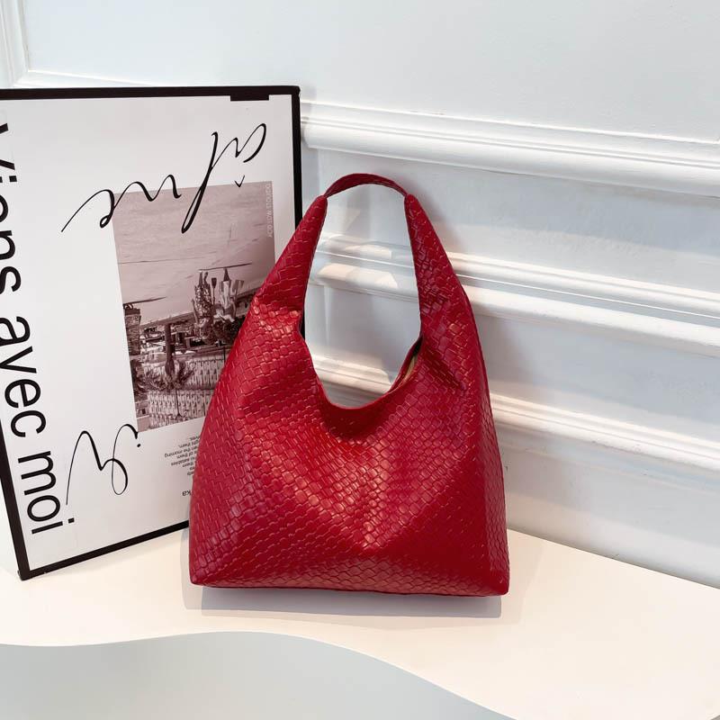 Premium sense large capacity armpit bag new casual fashion atmosphere shoulder bag retro commuter tote bag women