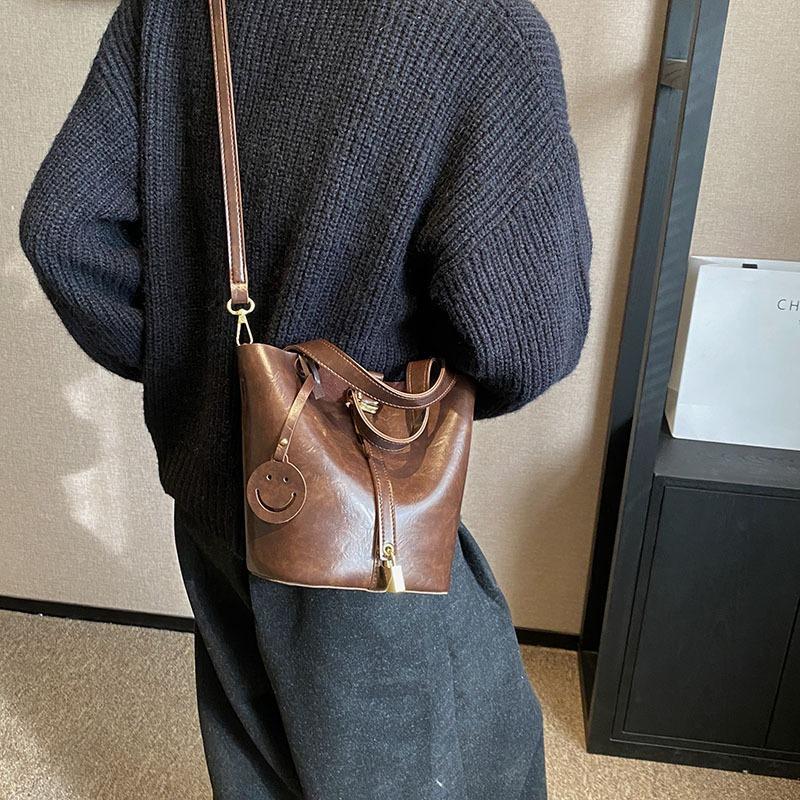 Niche Portable Vegetable Basket Bag Women's New Trendy Fashion Bucket Bag Temperament Messenger Bag