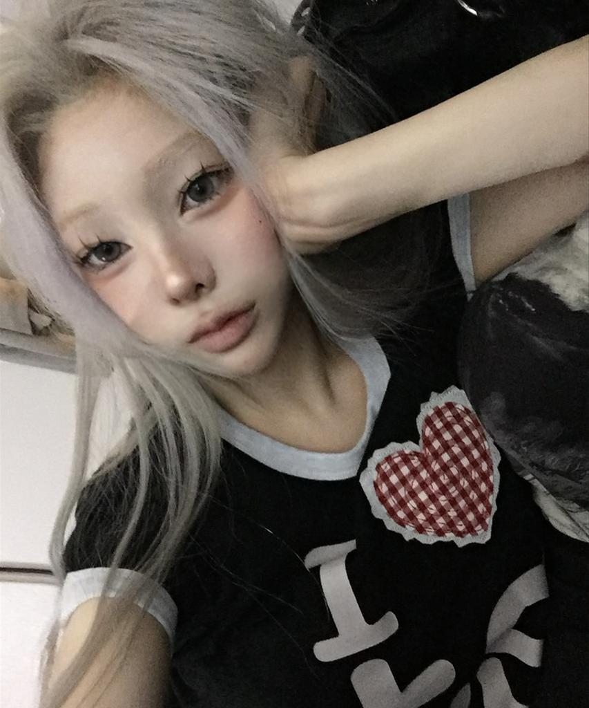 Tansanmageunesyum Heart Ringer T-Shirt (Black)
