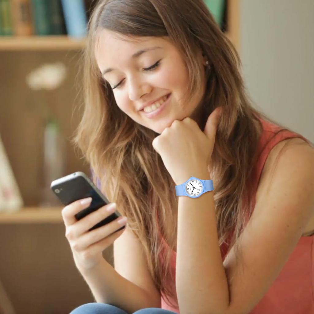 Cute, Simple, Waterproof Silicone Wristwatch: Analog Sports Watch with Rubber Strap, Stylish Fashion Accessory - Perfect for Birthdays,