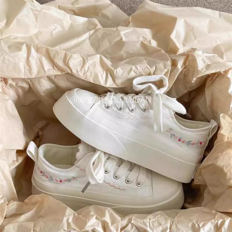 Summer thin breathable thick-soled canvas shoes women's 2025 summer new embroidered versatile little white shoes casual shoes