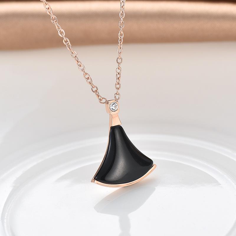 18k Rose Gold Fan-shaped Simple Necklace for Women