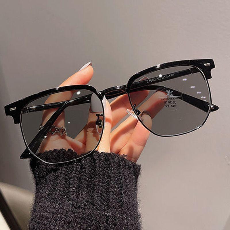 Color-Changing Retro Eyebrow Glasses Frame Men'S Business Photosensitive Gray Myopia Glasses Anti-Blue Light Versatile Flat Light