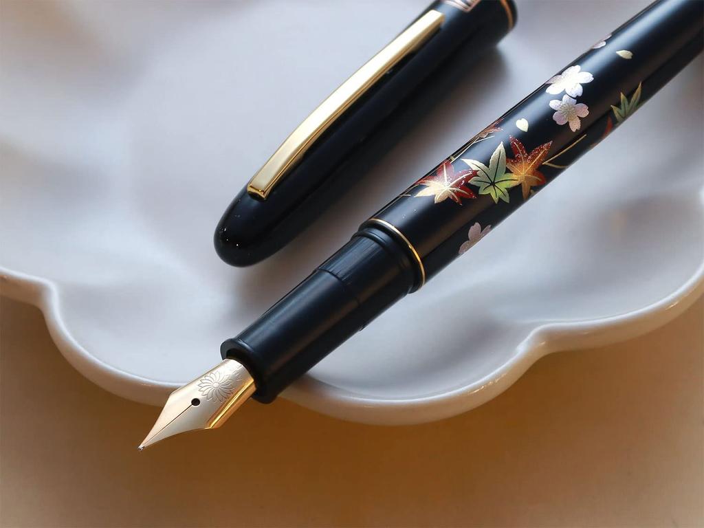 WANCHER Kuretake Modern Cherry Blossom and Maple Leaf Fountain Wancher Limited Edition Fountain Fine Maki-e Pen, [Wancher Pen] (F Nib)