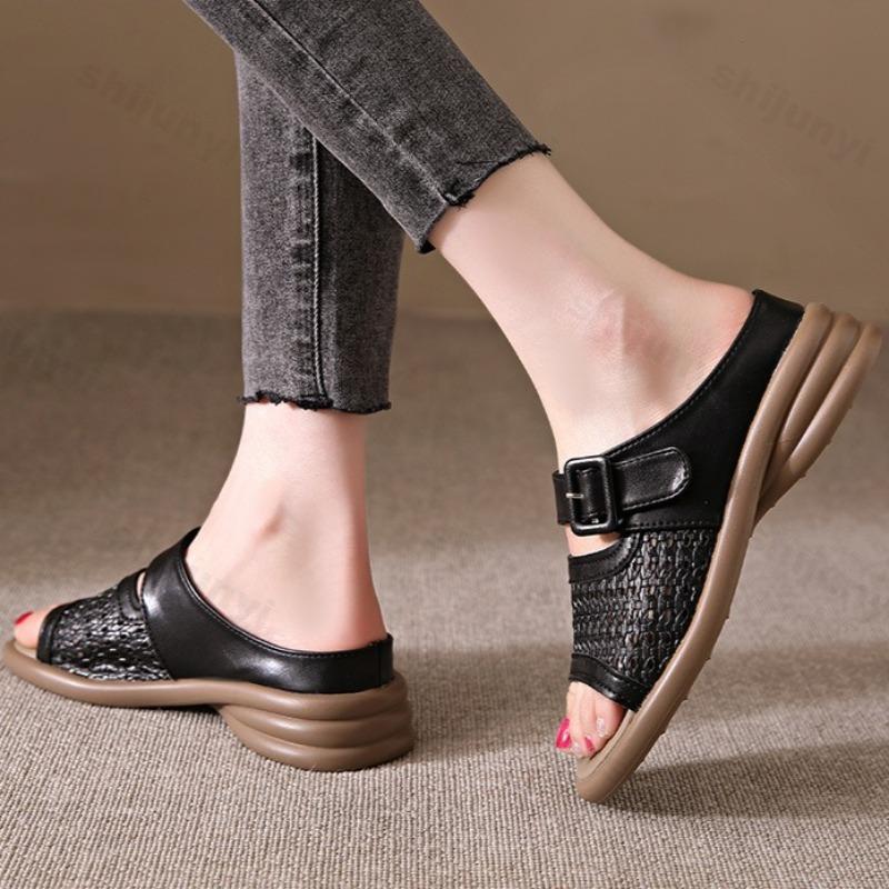 Fashion Women's 2025 Summer Retro Buckle Sandals Hollow Breathable Casual Slippers Comfortable Low Heel Fashion Lightweight Cool Shoes