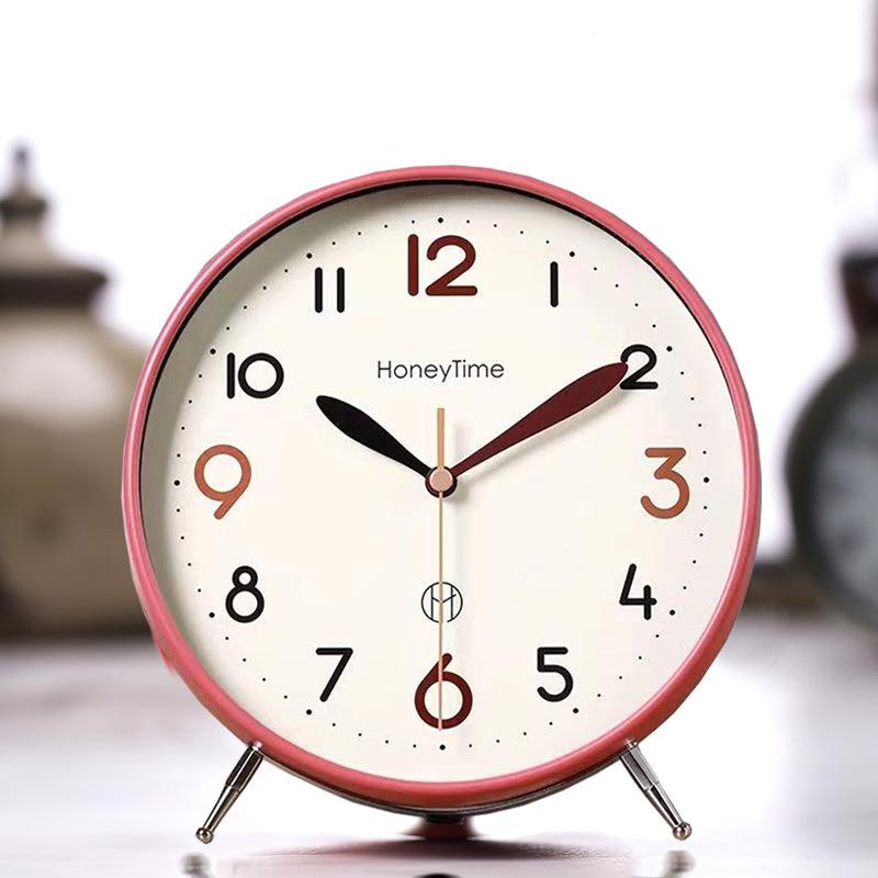 

Простые часы Гостиная Атмосферные Новые Настольные часы Маятник Настольные часы Размещение Настольные часы Креативное украшение