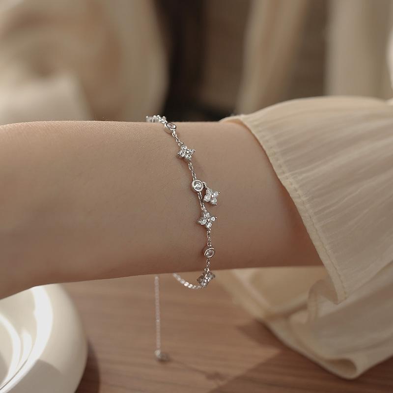 Shiny Diamond Zircon Four-Leaf Flower Bracelet Women'S Light Luxury Temperament Is Versatile, Simple And Exquisite Handmade Birthday Gift