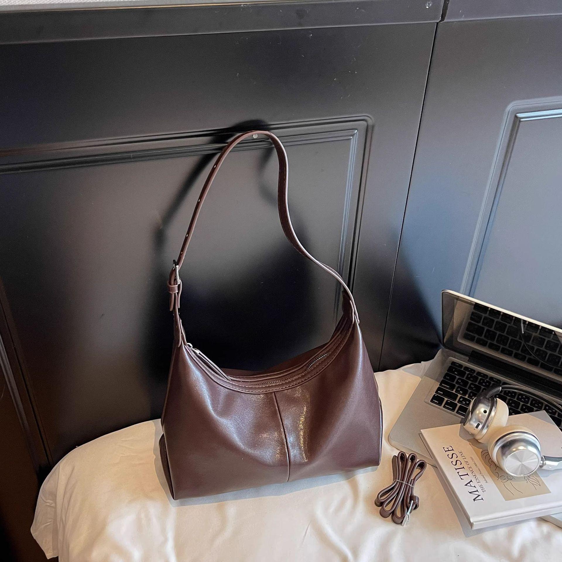 

2025 Women s Versatile Dumpling Bag: Large-Capacity, Commuter-Friendly, Korean-Style Crossbody & Shoulder Bag