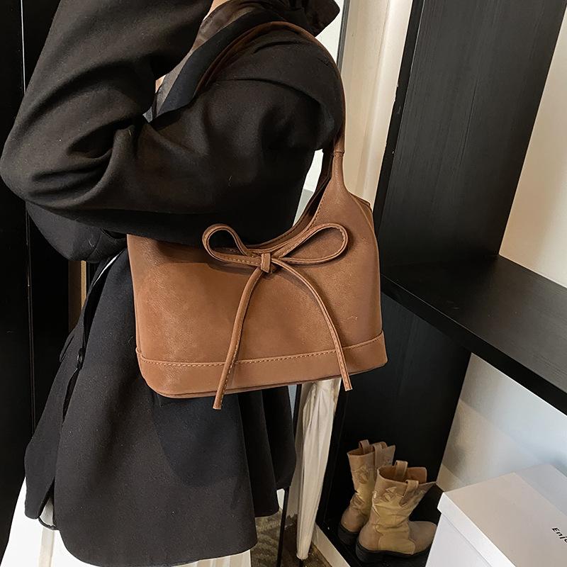 Foreign trade super fire niche bag women's 2025 new high-end sense versatile single shoulder underarm bag work portable small bag