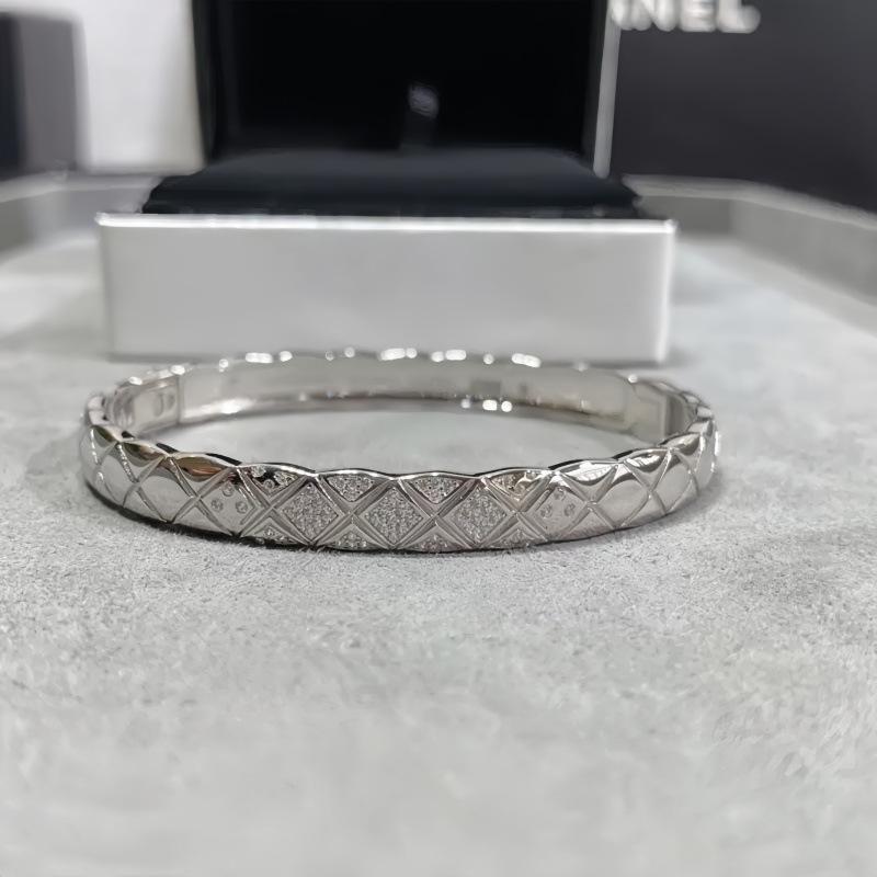 2026 klassisches Rautenmuster Vollbohrer Armband Damen leicht luxuriös High-End breit und schmal vergoldet 18K Diamant Partnerarmband