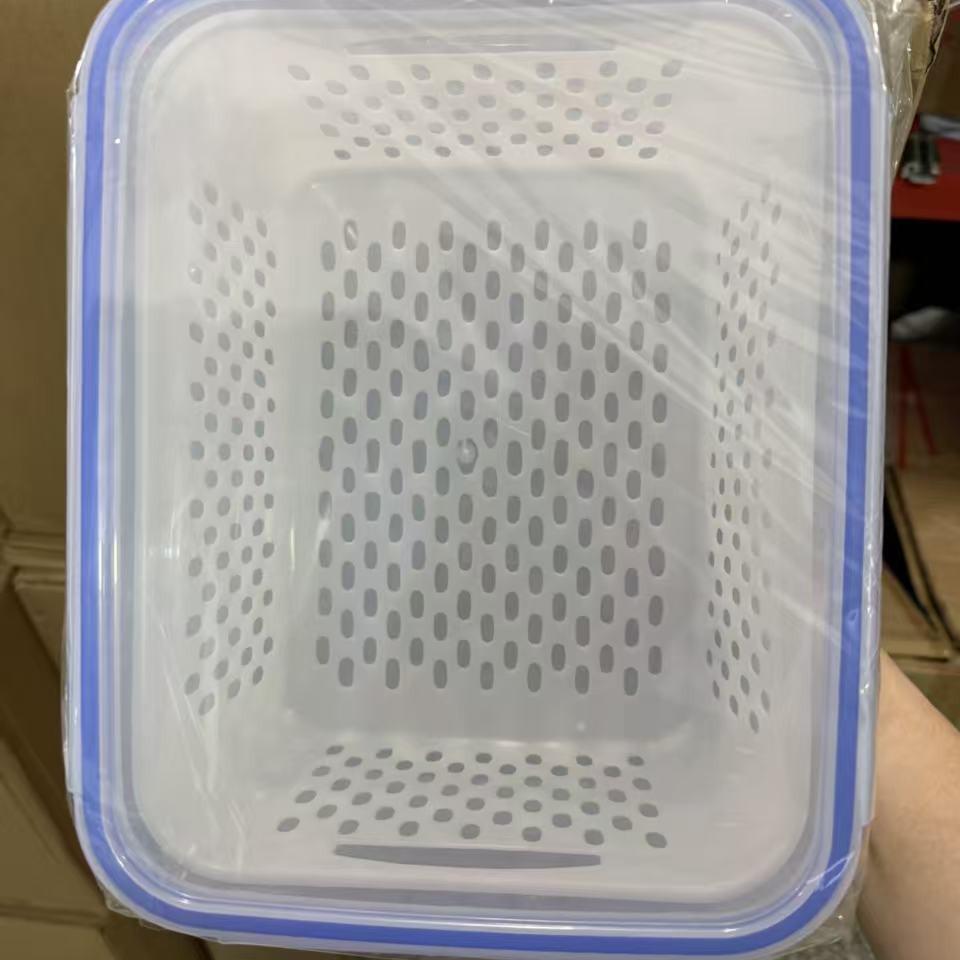Contenitori per alimenti FCM Certified per microonde a tre pezzi con scolapista per frutta e verdura.