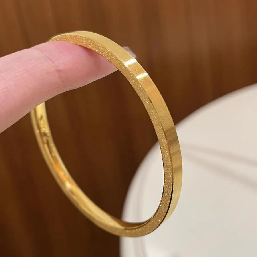 

Позолоченный пескоструйный браслет: Женский роскошный свадебный браслет из имитированного золота Square Stud Brushed Bracelet 62#