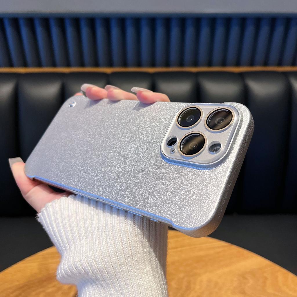 The Ultra-thin Borderless Leather Texture Is Suitable for The Apple 15promax Cooling Phone Case. The Matte Solid Color of The IPhone14 Is Shockproof