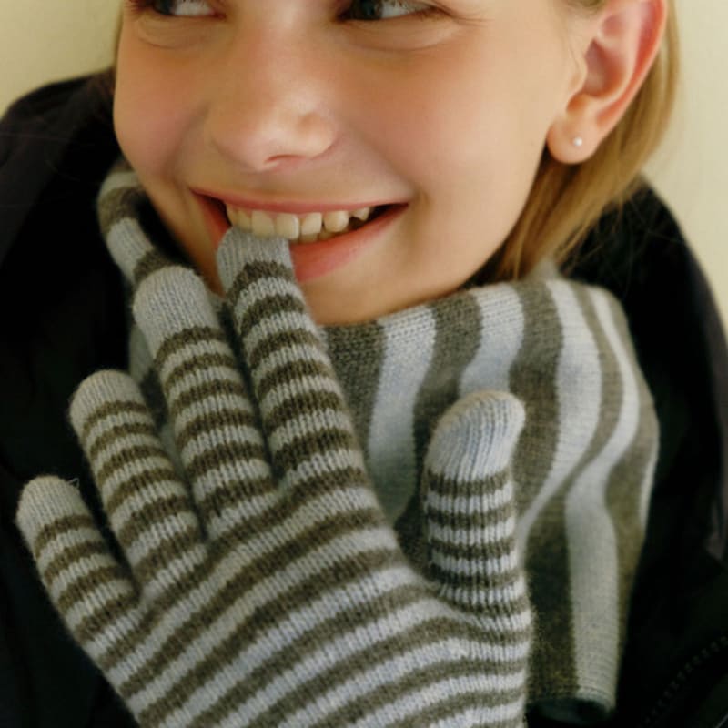 

JILL BY JILLSTUART Кашемировый полосатый пуловер с отверстием для пальца 4 ЦВЕТА (JLGV5F601BK) light blue