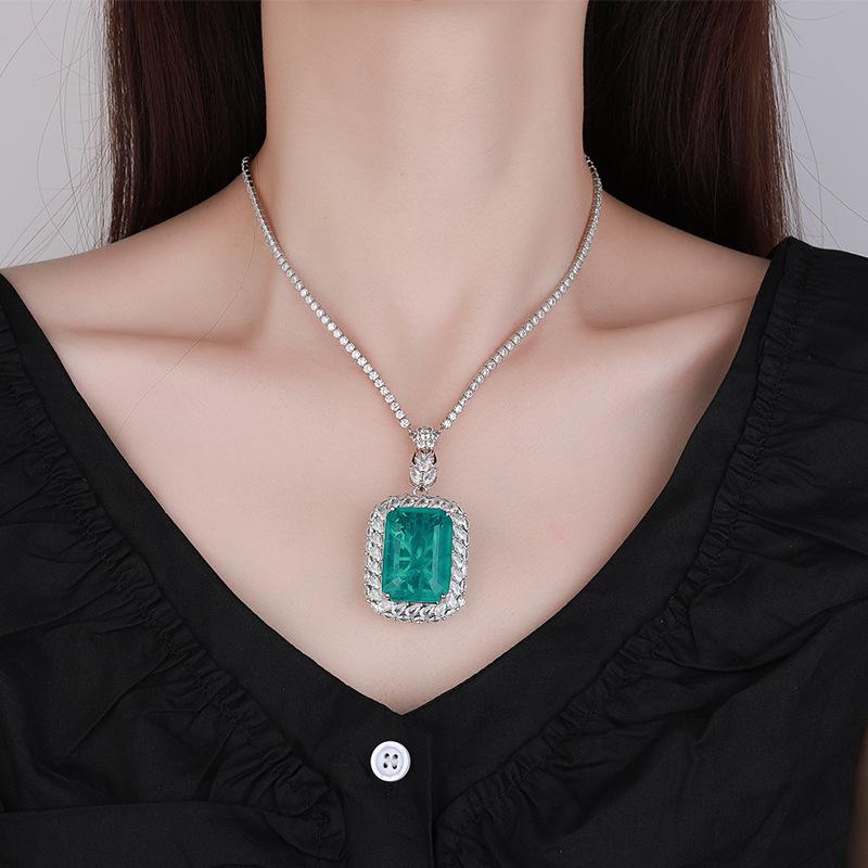 Jewelry Copper Bottom Gold Plated Fashion Imitation Emerald Square 20 * 28 Pendant Necklace