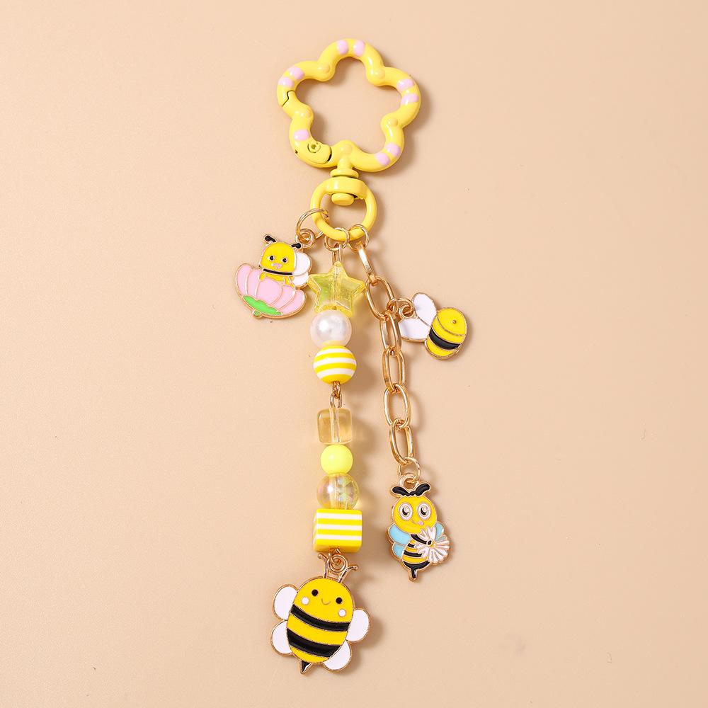 Cute Bee Flower Keychain Women Kawaii Honey Bee Enamel Charm Car Key Chain Bag Backpack Pendant Accessories Keyring Decoration