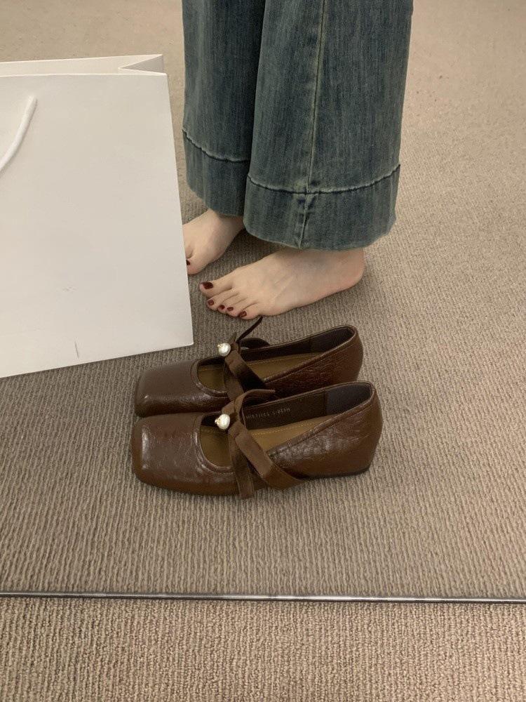 

Белые туфли Мэри Джейн с внутренней платформой и ремешком-бантом, женские, нежные туфли для юбки, балетки 40 коричневый