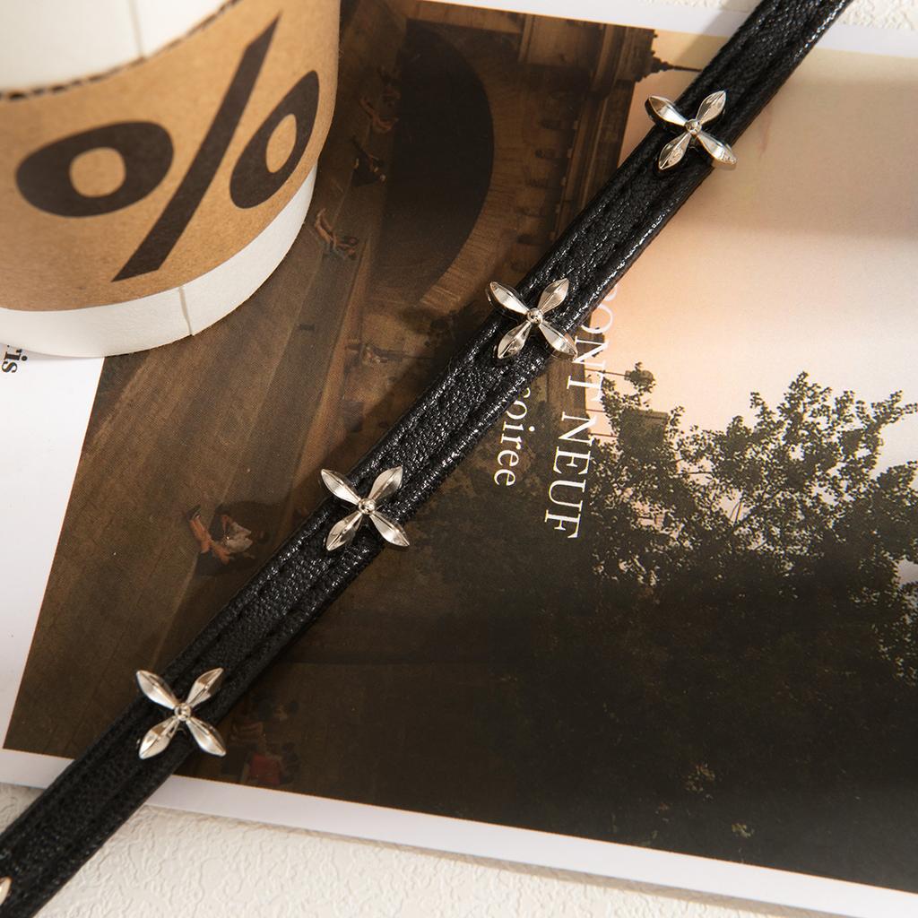 Dark Cross Flower Stand Choker Collar, Light Luxury Niche High-End Leather Fashion Temperament Collarbone Chain