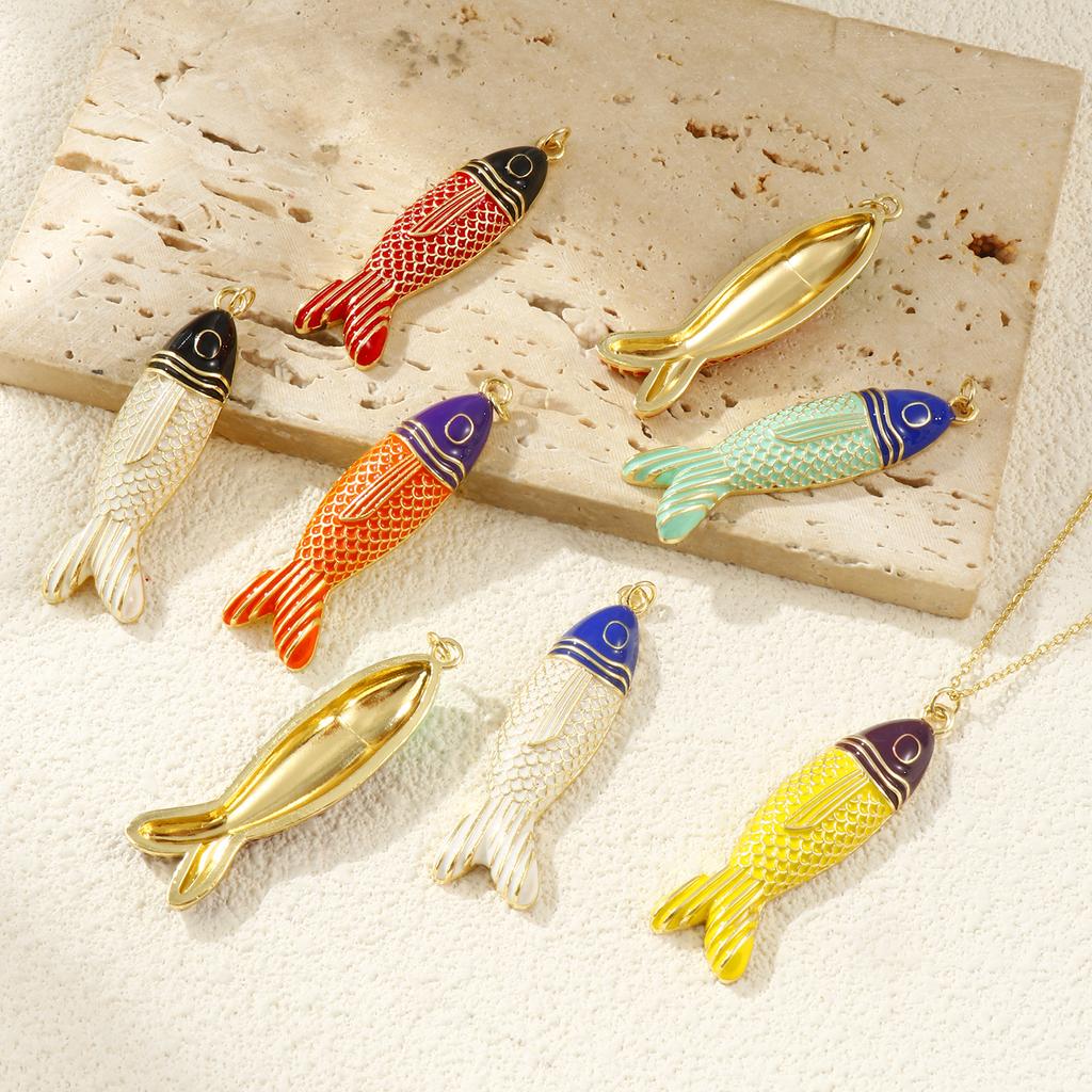 Doreen Box 1 Stück Messing Fisch Anhänger 18 Karat Vergoldet Emaille Fisch Tier Ozean Schmuck Charms für Halskette Zubehör 5,6 cm x 1,5 cm