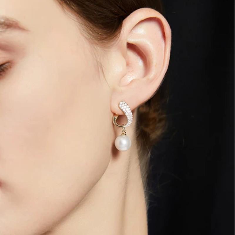 Elegant Pearl Stud Earrings for Women , Simple Chic Design , Light Alloy Ear Jewelry
